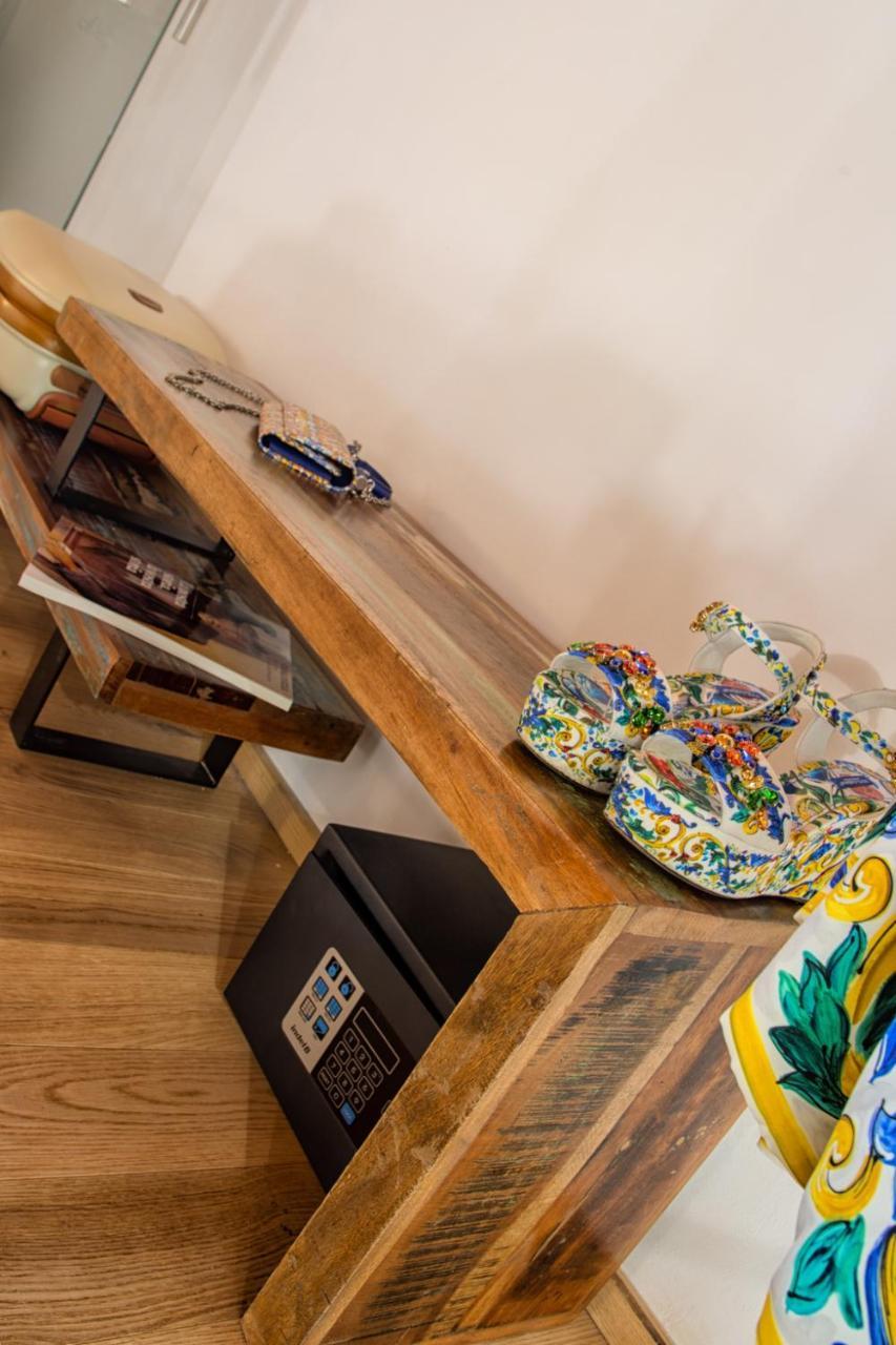Le Maestranze Deluxe Rooms Шакка Экстерьер фото